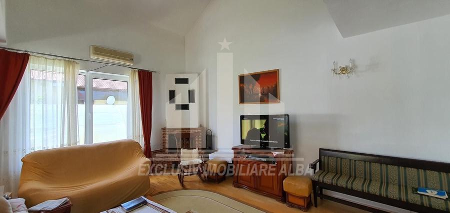 Casa individuala | 240 mp | 730 mp teren | Toate utilitatile | Cetate - 2