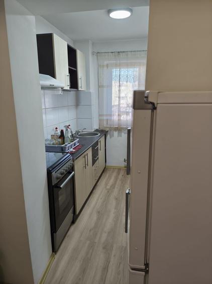 Apartament cu 2 camere semidecomandat în Craiovița Nouă
