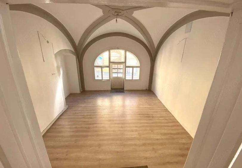 Spațiu comercial, de 75 mp, în Central