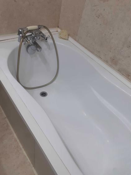 Inchiriez apartament 3 camere decomandat in centru langa Primarie . - 7