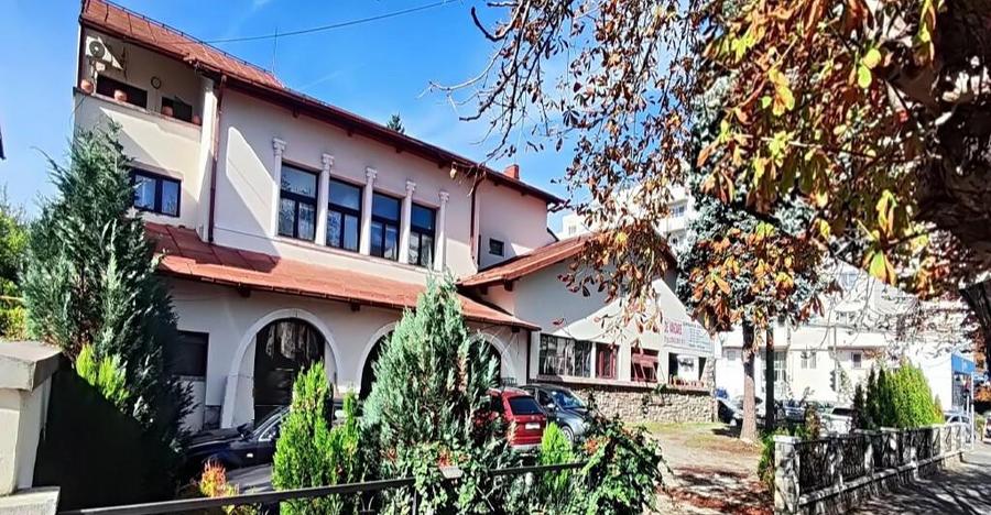 Spatiu com. ultracentral in Campina, PH, parc central Milia, Bd. Carol - 11