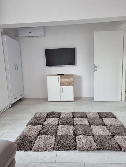 De inchiriat Garsoniera confort 1 decomandata, Unirii Nord etaj 6/10, 37 mp complet renovata utilata si mobilata. - 1