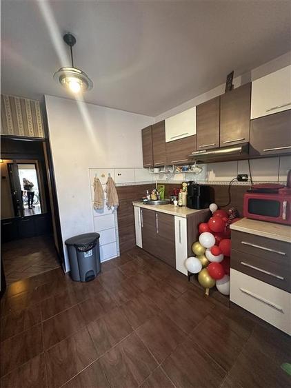 Apartament 3 camere, decomandat, et. intermediar- Nicolina - 4