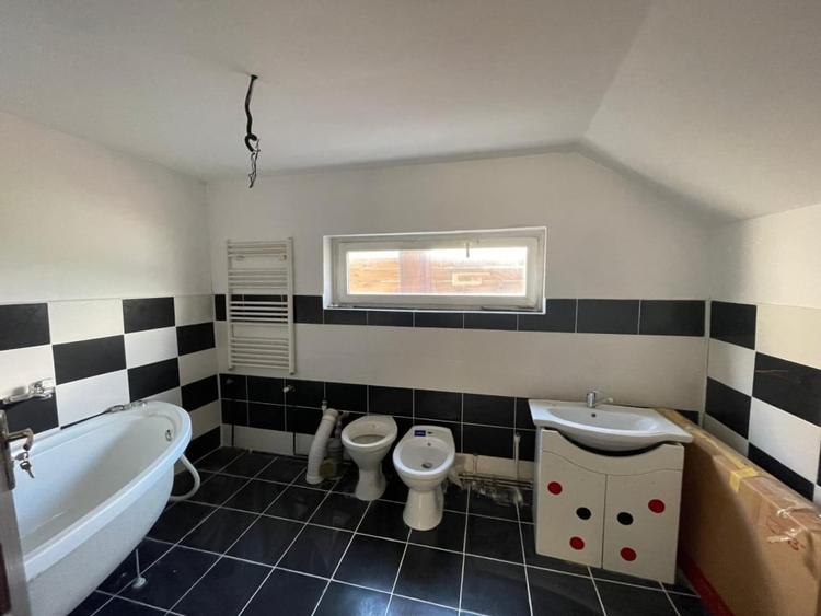 Casa parter cu 3 camere si spatiu mansardabil in pod in cartierul Brestei - 12