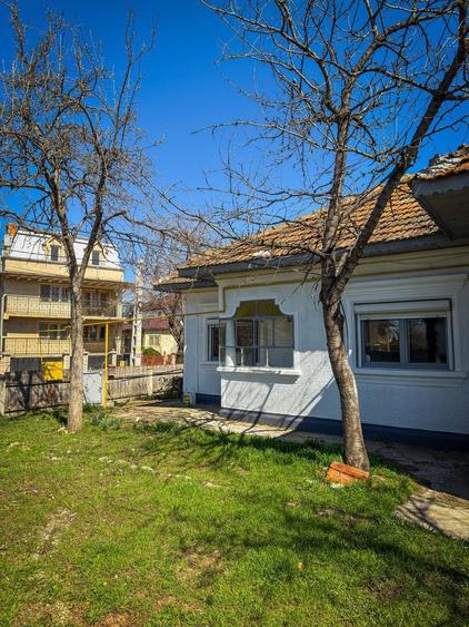 Casa de vanzare in Rosiorii de Vede zona centrala, str. 1 Decembrie - 7