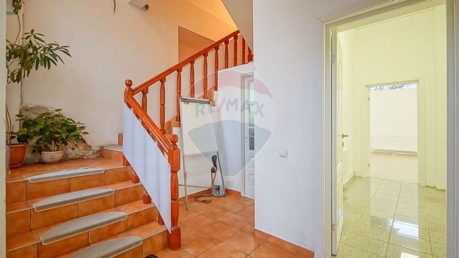 CENTRAL - Vila  DE INCHIRIAT  - pretabila diverse businessuri - 19