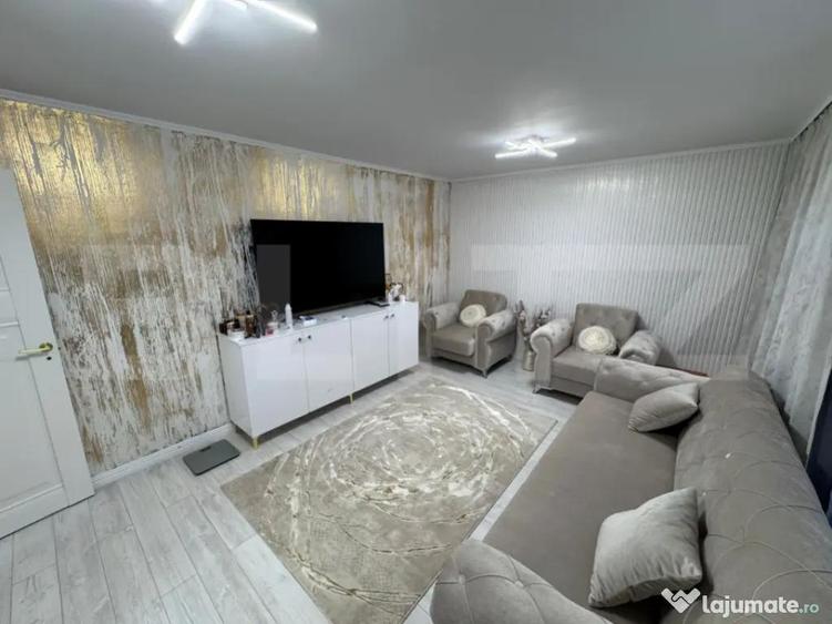 Apartament de vanzare, cu 2 camere, zona Micro 6 - 6