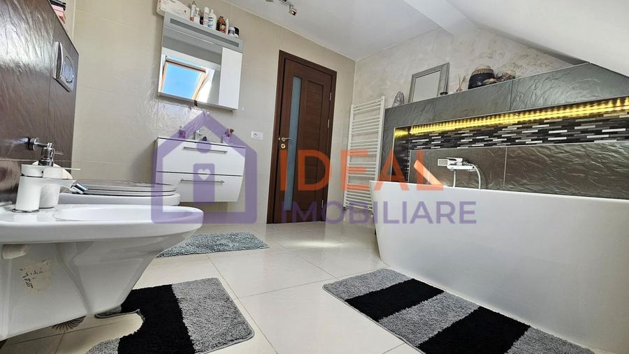 Penthouse modern cu 165 mp utili și 50 mp terasă,  Calea Cisnadiei - 11