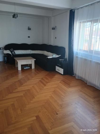 Victoria - Intre strada Poporului - Bulevardul Lapusneanu! Vila P+1+M - 3