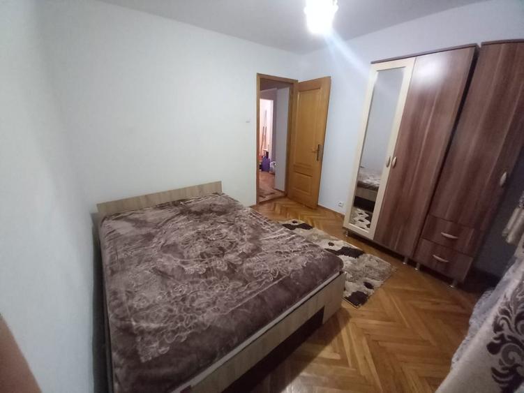 Inchiriez apartament 3 camere zona Lipivei - 2