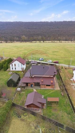 Casă / Vilă cu 5 camere de vânzare - 2