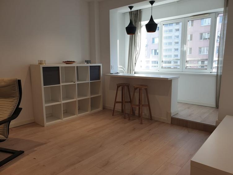 Apartament cu 2 camere decomandat în Titan