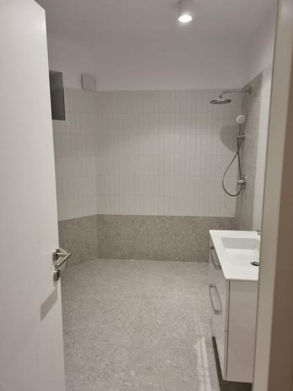 Apartament cu 5 camere decomandat în Primăverii