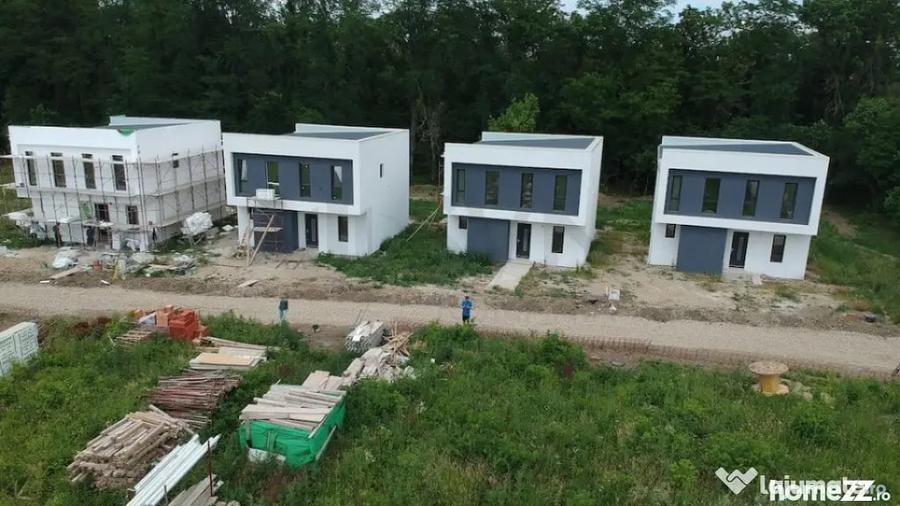 Casă cu 5 camere cu Teren 580 Mp în Bucov