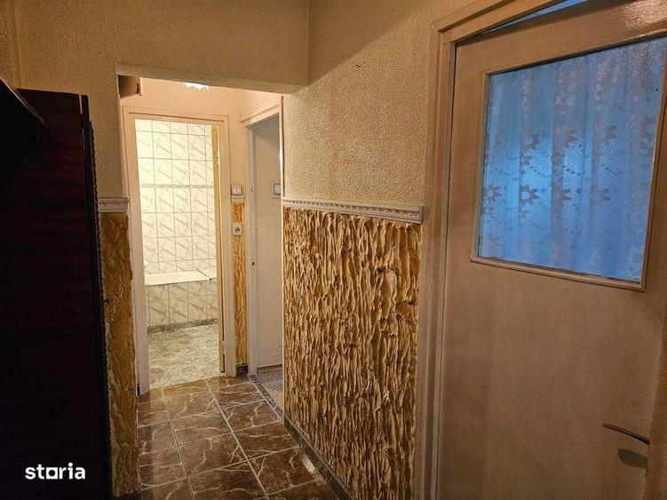 Apartament 2 camere Bariera Bucuresti decomandat etaj 3 - 5