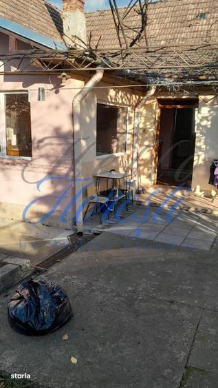 Casa 3 camere 120 mp front la 2 strazi cu gradina 583 mp zona Avram Ia - 2