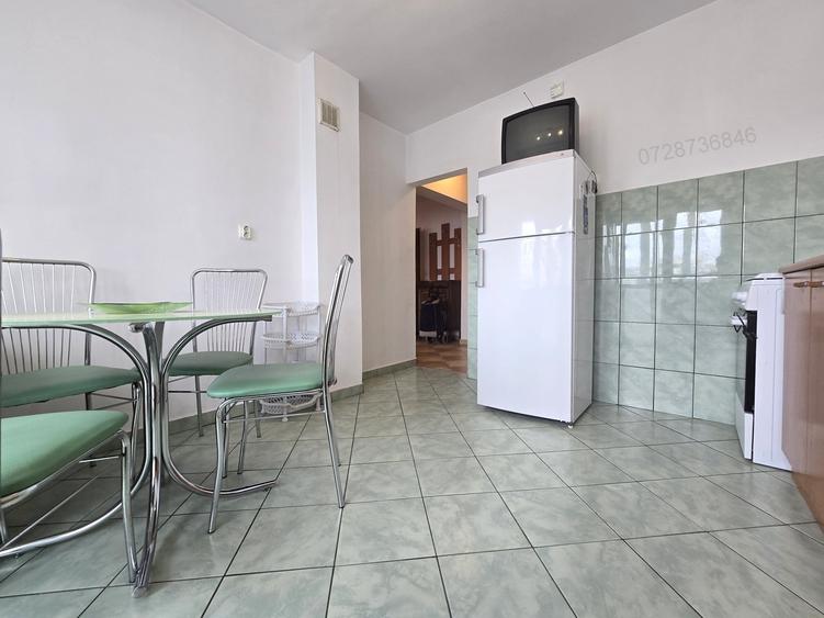 Bulevardul Decebal stradal, langa Metrou Piata Muncii - 10