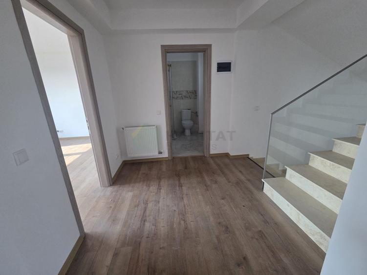 Casă individuală cu 5 camere cu Canalizare în Tunari
