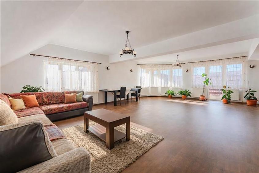 FILM! Resedinta cu identitate arhitecturala, 700mp teren, garaj 4X, Tractorul, B - 9