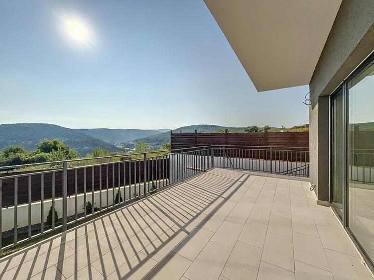 Casă cuplată -  5 camere, 3 bai, 195 mp, 2 parcari, aproape de Vivo! - 8