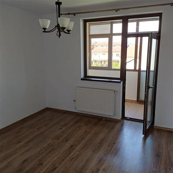 Apartament decomandat 3 camere cu balcon de 17 mp in Selimbar - 3
