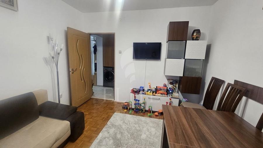 Apartament 3 camere în zona PIATA 14 IULIE - 9