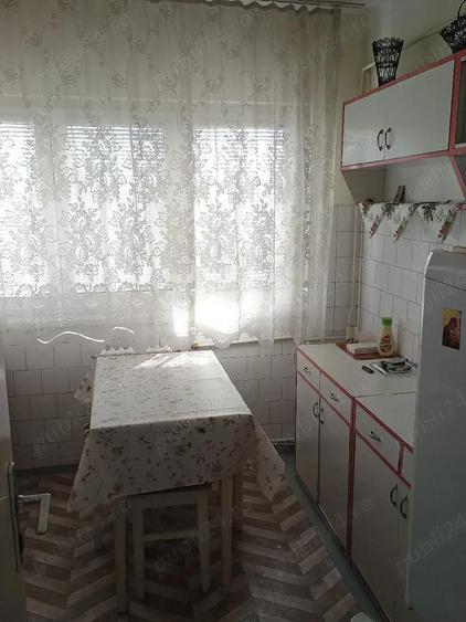 inchiriez apartament cu trei camere - 2