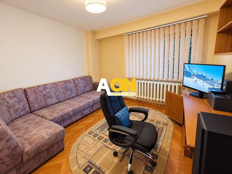Apartament cu 4 camere decomandat în Central