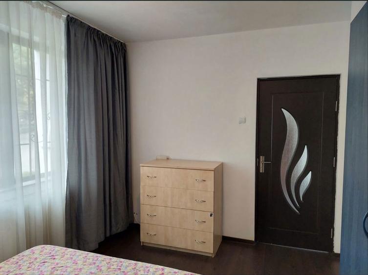 Vand Apartament 2 camere semidecomandat Cameliei bl 42 - 3