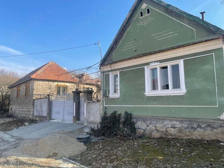 Casa de vanzare la tara - 1