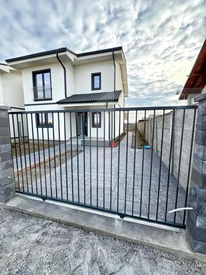 Casă cu 4 camere cu Teren 365 Mp în Moșnița Veche