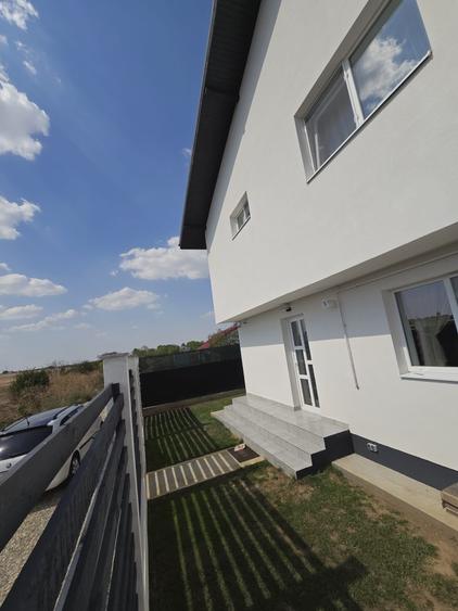 Duplex cu perete dublu- 4 camere - 2 bai - apa curenta - canalizare - pod - 3