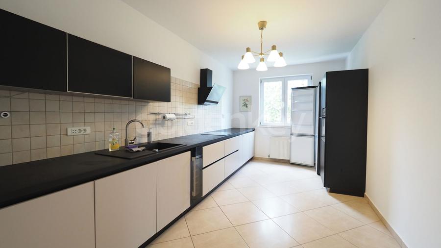 Vila cocheta in cartier rezidential cu piscina comuna, garaj - 7