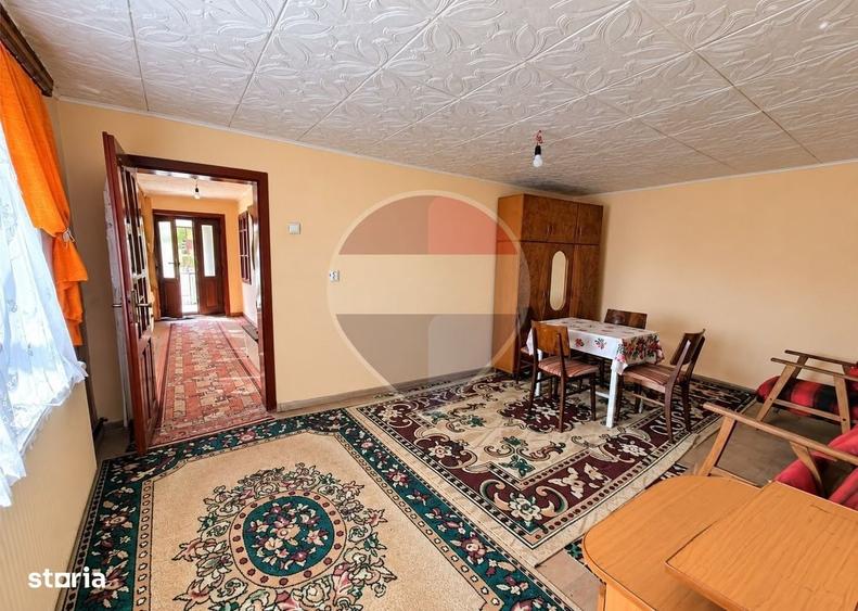 Casă cu 3 camere în Lupești
