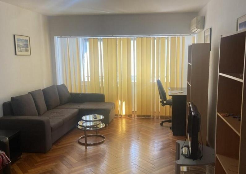 Central,B dul.Unirii, colt cu B-dul. Mircea Voda,Ap.2 cam. - 2