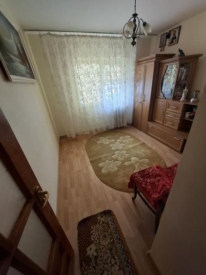 Apartament cu 2 cam D Dacia peste strada de Biserica - 4