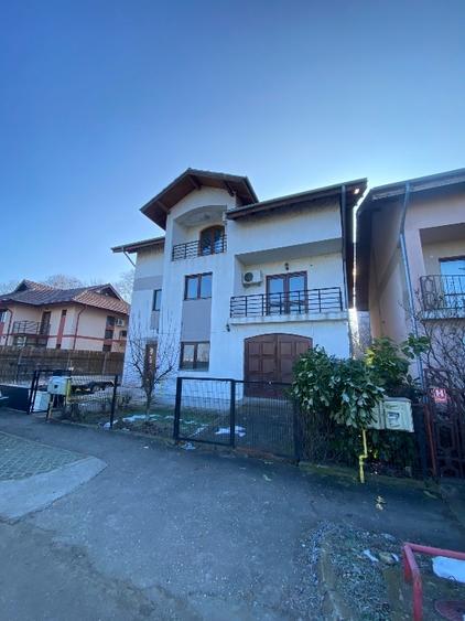 Vila cu 3 apartamente  la parter,etaj  si mansarda - 1