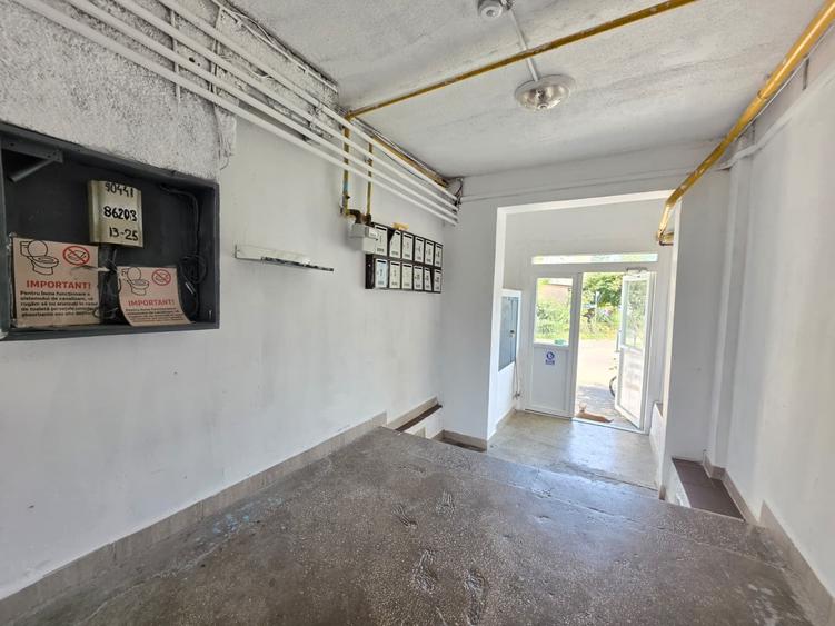 Apartament cu 3 camere decomandat în 1 Decembrie