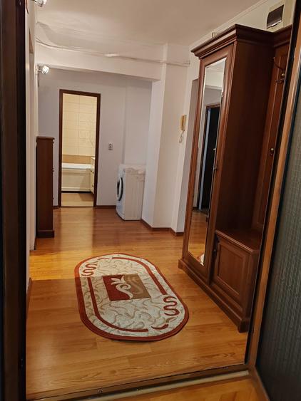 Inchiriez apartament 2 camere, ultracentral - 1