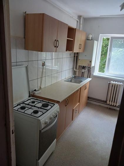 Apartment 2 camere decomandat, etaj 1 , de inchiriat - 1