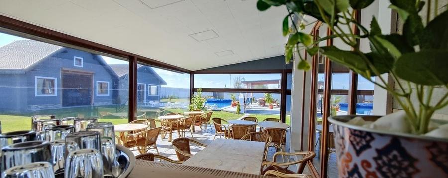 Casă individuală cu 5 camere cu Piscina în Izvorani