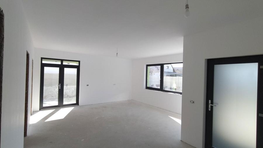 De vanzare 2 case individuale in Vladimirescu - 8