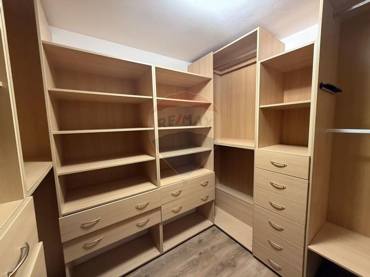 Casă / Vilă de închiriat în  Buna Ziua - 13