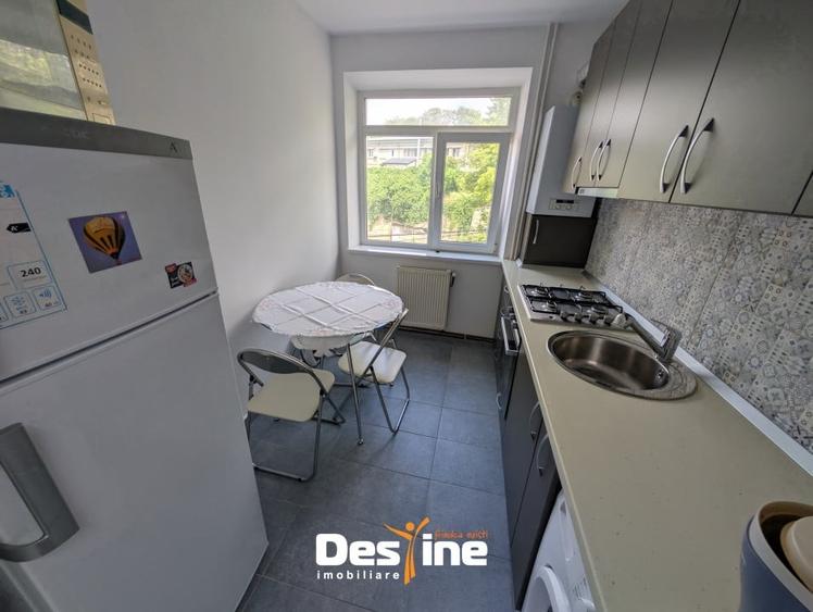 Centru apartament decomandat 2 camere etaj 2 renovat baie cu geam Str. Arcu - 8