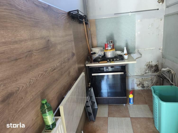 Cladire cu 2 apartamente, un spatiu comercial si anexe - Semicentral - 7