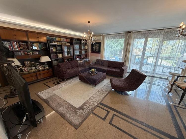 De vanzare Casă / Vilă cu 9 camere la lac cu piscina - 6