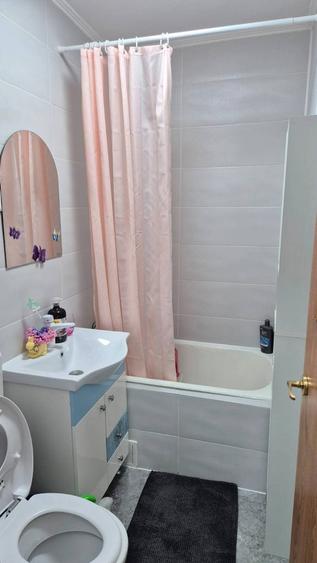 Vand apartament 2 camere69500 euroStr.Olari ,2 camere decomandatEta - 5