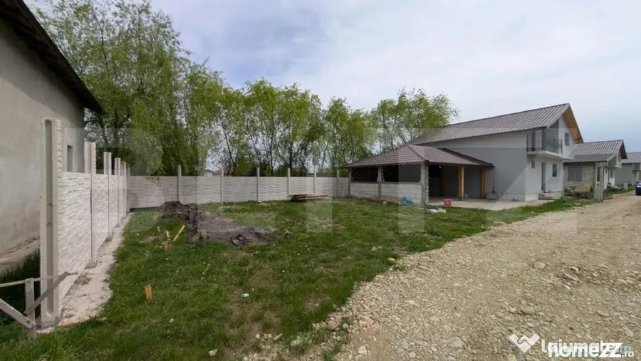 Casă cu 4 camere cu Teren 400 Mp în Lazuri