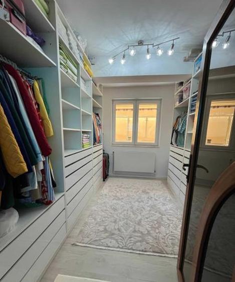 Apartament cu 3 camere decomandat în Faleza Nord