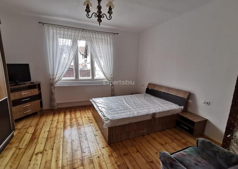 INCHIRIEZ ap.2 camere decomandat la casa,renovat,zona p ta Cluj INCHIRIEZ ap.2 camere decomandat la casa,renovat,zona p ta Cluj